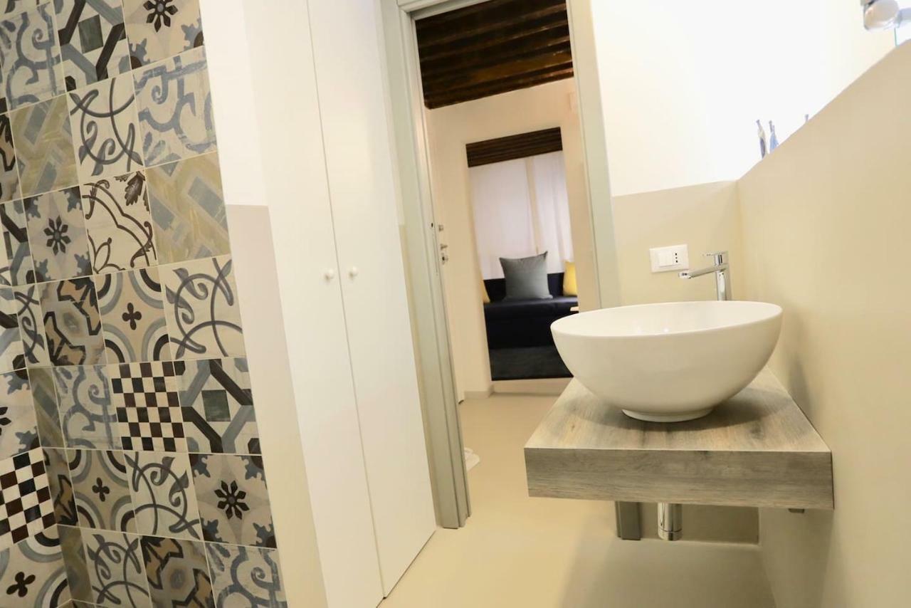 San Lorenzo Small Apartment Genua Buitenkant foto